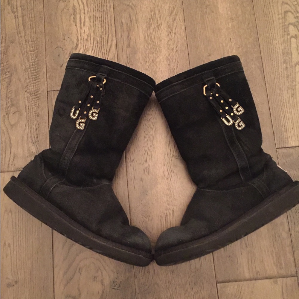 Kids black UGG boots (Big Kid size 2).